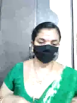 Snapshot of Leela_555 chatting on 06-25-26, 04:56 Leela 555 online show from 06-25-26, 04:56