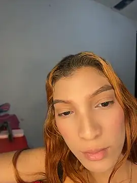 Snapshot of CandelaRoja chatting on 05-25-26, 05:35 CandelaRoja online show from 05-25-26, 05:35