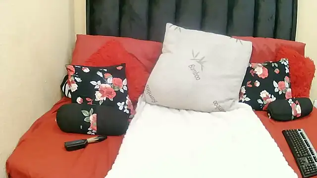 Snapshot of Naughtygirlxxx20 chatting on 07-15-26, 05:40 Naughtygirlxxx20 online show from 07-15-26, 05:40