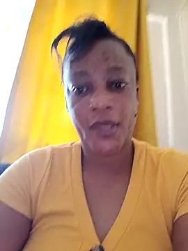 Snapshot of QueenLave chatting on 05-22-26, 01:28 QueenLave online show from 05-22-26, 01:28