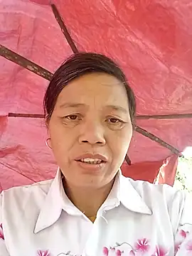 Snapshot of Elfledaa chatting on 06-14-26, 02:24 Elfledaa online show from 06-14-26, 02:24