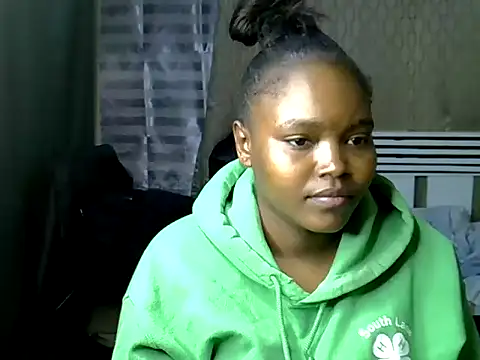 Snapshot of Lucydiva33 chatting on 05-22-26, 04:56 Lucydiva33 online show from 05-22-26, 04:56