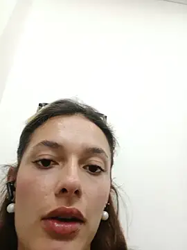 Snapshot of karenarango chatting on 06-02-26, 03:58 karenarango online show from 06-02-26, 03:58