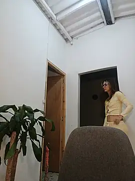 karenarango online show from 06-11-26, 09:40