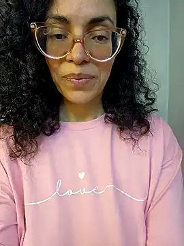 Snapshot of LUCI_LOVE chatting on 12-11-24, 09:01 LUCI LOVE online show from 12-11-24, 09:01