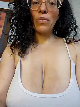 Snapshot of LUCI_LOVE chatting on 12-18-24, 05:52 LUCI LOVE online show from 12-18-24, 05:52