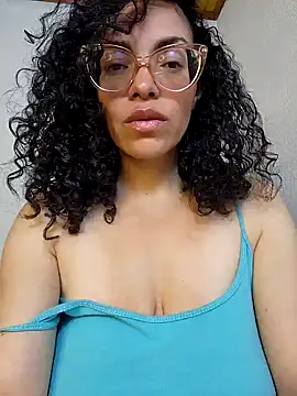 Snapshot of LUCI_LOVE chatting on 01-02-25, 07:07 LUCI LOVE online show from 01-02-25, 07:07