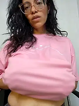 Snapshot of LUCI_LOVE chatting on 01-25-25, 11:55 LUCI LOVE online show from 01-25-25, 11:55