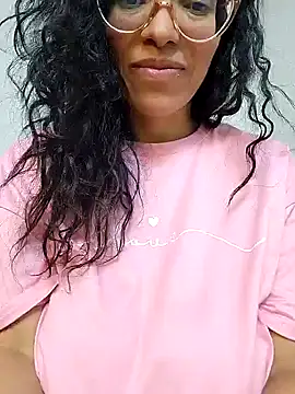 Snapshot of LUCI_LOVE chatting on 01-25-25, 03:09 LUCI LOVE online show from 01-25-25, 03:09