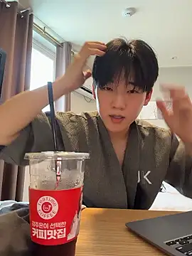 Snapshot of k-kinky chatting on 06-28-26, 08:09 k-kinky online show from 06-28-26, 08:09