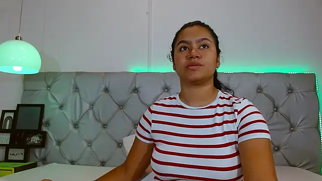 Snapshot of NoiraVale chatting on 06-19-26, 07:28 NoiraVale online show from 06-19-26, 07:28