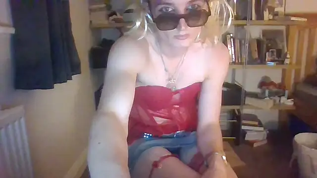 Snapshot of Gabriella_x21 chatting on 07-30-26, 10:53 Gabriella x21 online show from 07-30-26, 10:53