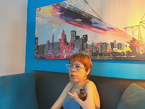 Snapshot of Madame_mature1 chatting on 06-05-26, 08:03 Madame mature1 online show from 06-05-26, 08:03