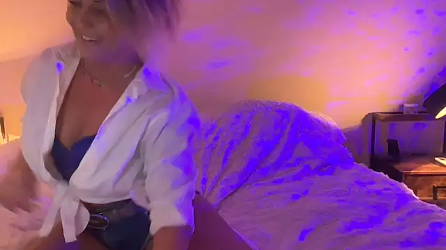 Snapshot of missbritneyfoxx chatting on 06-30-26, 03:40 missbritneyfoxx online show from 06-30-26, 03:40