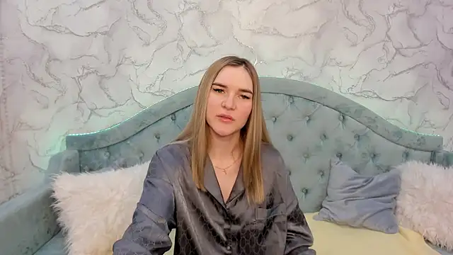 Snapshot of RoxyReignn chatting on 05-27-26, 01:57 RoxyReignn online show from 05-27-26, 01:57