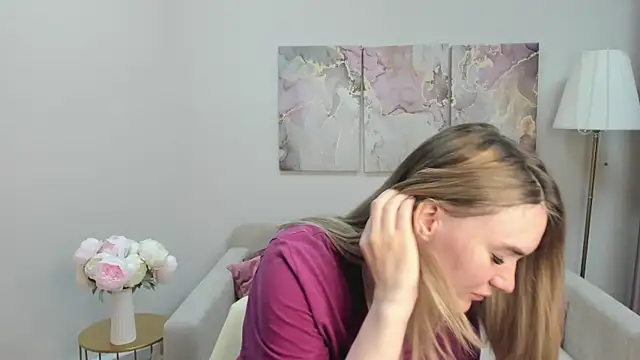 Snapshot of RoxyReignn chatting on 05-28-26, 10:51 RoxyReignn online show from 05-28-26, 10:51