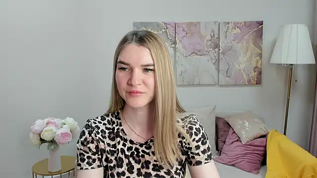 Snapshot of RoxyReignn chatting on 05-30-26, 10:18 RoxyReignn online show from 05-30-26, 10:18