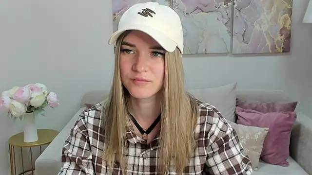 Snapshot of RoxyReignn chatting on 06-19-26, 09:51 RoxyReignn online show from 06-19-26, 09:51