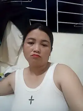 Snapshot of Giee00 chatting on 05-24-26, 09:42 Giee00 online show from 05-24-26, 09:42