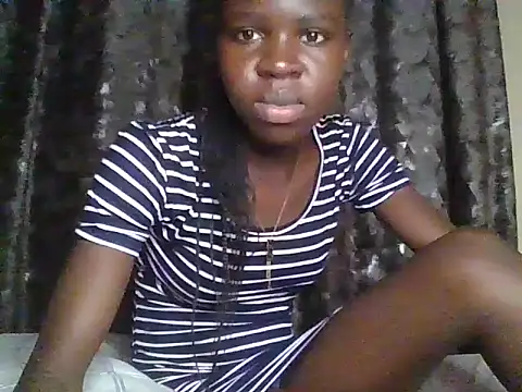 Snapshot of small_diva chatting on 05-31-26, 07:04 small diva online show from 05-31-26, 07:04