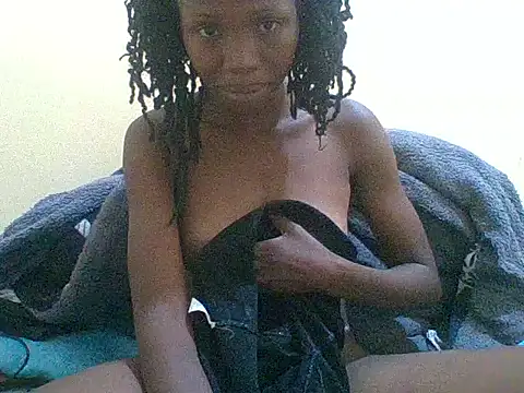 Snapshot of Ebonymickey chatting on 06-12-26, 09:57 Ebonymickey online show from 06-12-26, 09:57