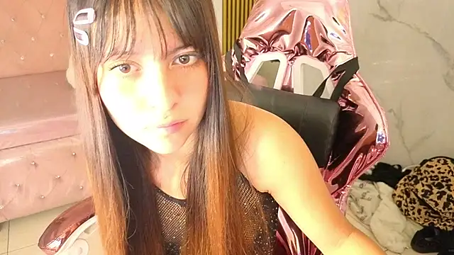 Snapshot of isabeau_s chatting on 06-23-26, 01:31 isabeau s online show from 06-23-26, 01:31
