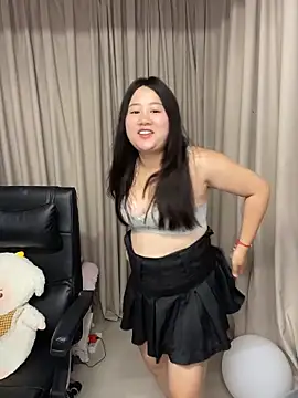 Snapshot of Luckysisi-s chatting on 06-27-26, 02:16 Luckysisi-s online show from 06-27-26, 02:16