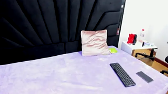 Snapshot of SweetVenomMilf chatting on 06-27-26, 06:57 SweetVenomMilf online show from 06-27-26, 06:57