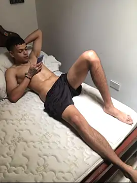 Snapshot of Davidsmith69 chatting on 06-19-26, 04:00 Davidsmith69 online show from 06-19-26, 04:00