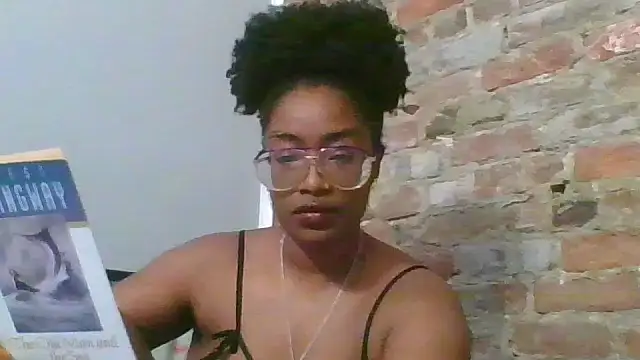 Snapshot of CloverGirlxo chatting on 05-26-26, 04:52 CloverGirlxo online show from 05-26-26, 04:52