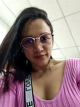 Snapshot of DaniRivers_ chatting on 06-17-26, 02:40 DaniRivers online show from 06-17-26, 02:40