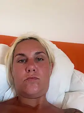 Sofia beee online show from 06-27-26, 11:04