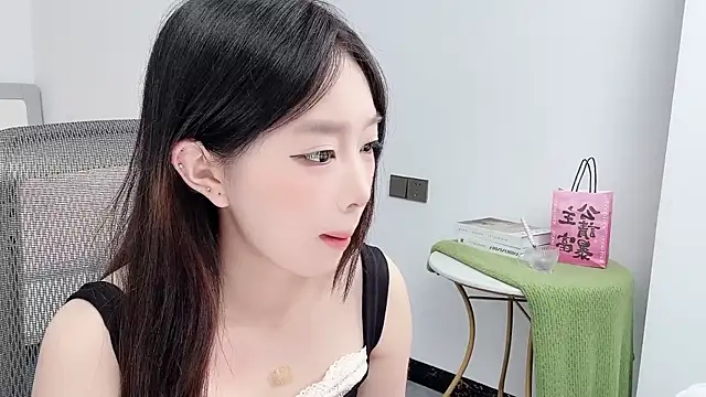 Yoyo33355 online show from 06-19-26, 03:22