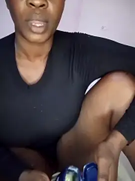 Snapshot of curvyperry chatting on 06-13-26, 10:57 curvyperry online show from 06-13-26, 10:57
