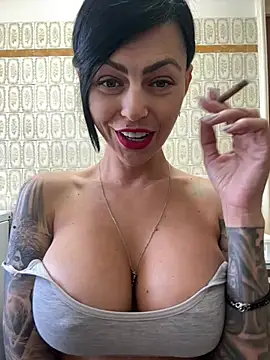 Snapshot of 1HelenRose chatting on 06-16-26, 01:58 1HelenRose online show from 06-16-26, 01:58