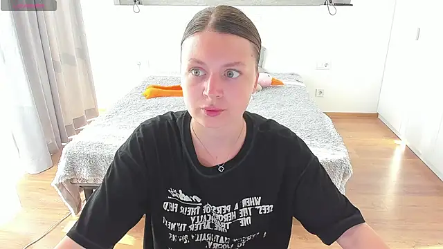 Kitkatvel online show from 06-24-26, 05:17