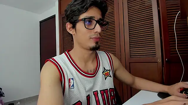 Snapshot of SrIncognito666 chatting on 06-17-26, 12:07 SrIncognito666 online show from 06-17-26, 12:07