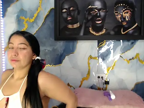 Yasmine Tapias online show from 06-18-26, 09:30