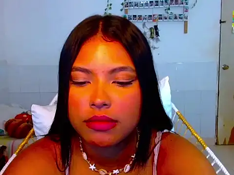 Snapshot of LORE_HOT1 chatting on 06-18-26, 02:45 LORE HOT1 online show from 06-18-26, 02:45