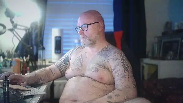 Snapshot of Tattooed_Dilf_01 chatting on 05-25-26, 08:59 Tattooed Dilf 01 online show from 05-25-26, 08:59