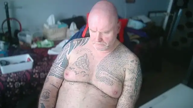 Snapshot of Tattooed_Dilf_01 chatting on 05-30-26, 02:14 Tattooed Dilf 01 online show from 05-30-26, 02:14