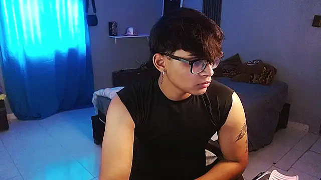 Snapshot of Mr_yisuzz chatting on 07-12-26, 12:18 Mr yisuzz online show from 07-12-26, 12:18