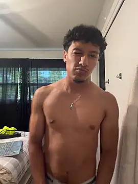 Snapshot of latino_switch chatting on 06-16-26, 02:36 latino switch online show from 06-16-26, 02:36