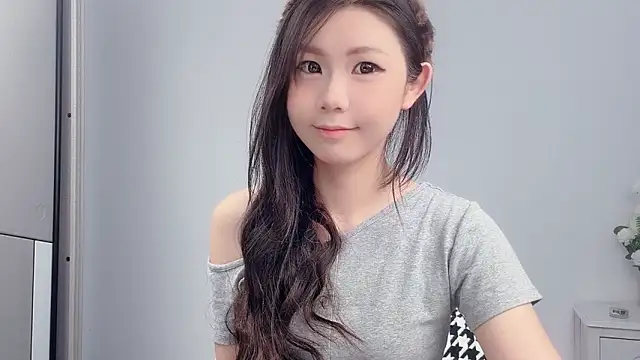 Snapshot of Rose_love69 chatting on 06-18-26, 03:40 Rose love69 online show from 06-18-26, 03:40