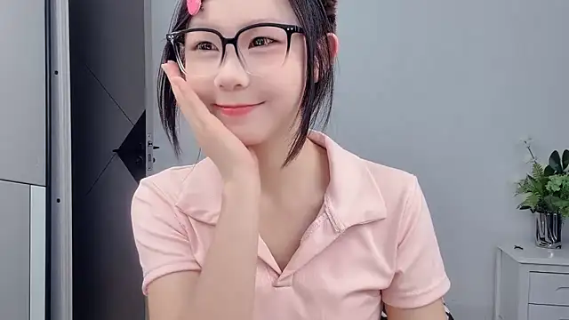 Snapshot of Rose_love69 chatting on 07-05-26, 03:56 Rose love69 online show from 07-05-26, 03:56