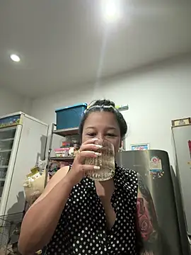 Snapshot of LINDA_HD chatting on 05-29-26, 03:54 LINDA HD online show from 05-29-26, 03:54
