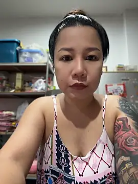 Snapshot of LINDA_HD chatting on 06-12-26, 01:32 LINDA HD online show from 06-12-26, 01:32