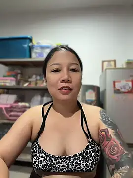 Snapshot of LINDA_HD chatting on 06-13-26, 04:05 LINDA HD online show from 06-13-26, 04:05