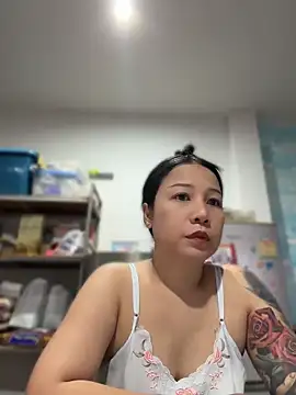 Snapshot of LINDA_HD chatting on 06-17-26, 02:18 LINDA HD online show from 06-17-26, 02:18