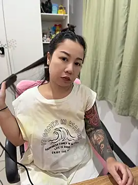 Snapshot of LINDA_HD chatting on 07-12-26, 01:46 LINDA HD online show from 07-12-26, 01:46